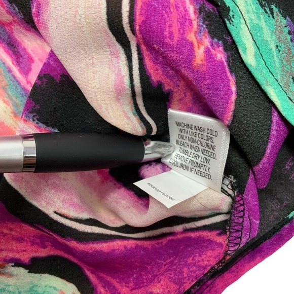 Apt 9 Women's Size 1X Blouse Sleeveless Lightweight V-Neck Color Splash Stripe - Picture 12 of 12